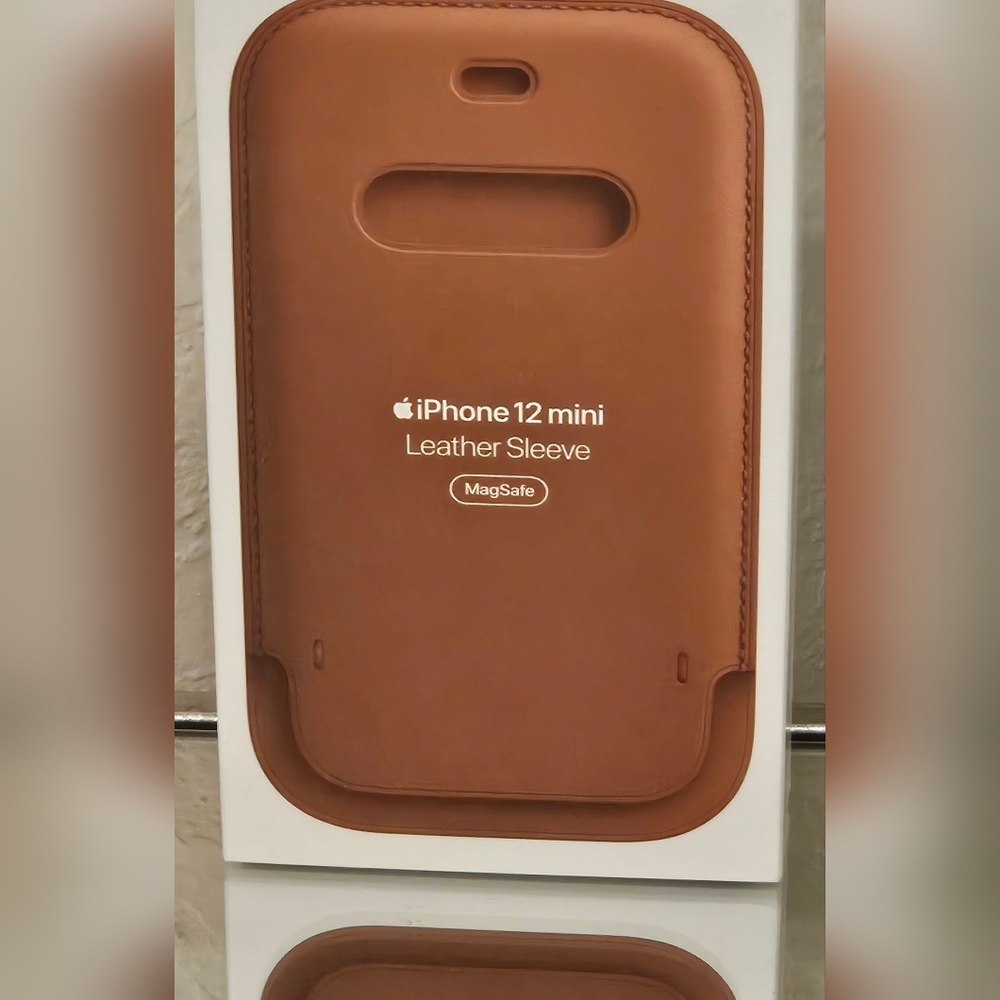 APPLE Brown ™ iPhone 12 mini Leather Sleeve with MagSafe